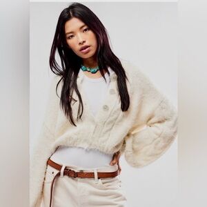 Free People Willow Cropped Cream fuzzy cardigan 🥰